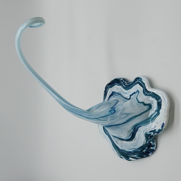 Handblown artglass flower color infused blue white - Picture 9 of 9